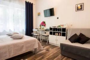 Lucky Room, Сплит