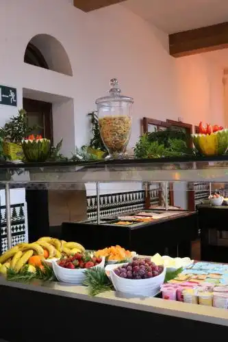 Beverly Hills Suites - Excels & Resorts - 12