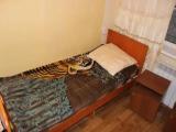 Односпальная кровать в общем номере для женщин