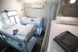 2W Bed & Breakfast Bangkok, Бангкок