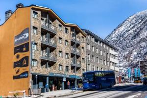 Apartaments Shusski, Энкамп