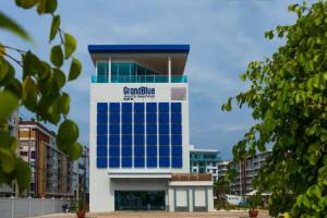 GrandBlue Resort & Beachclub, Мае Пим