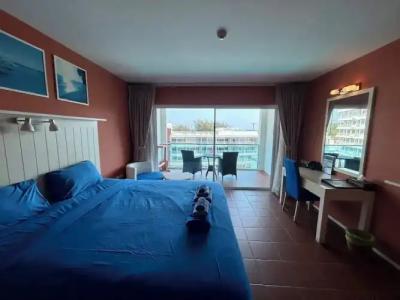 GrandBlue Resort & Beachclub - 57