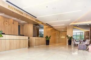 Hotel «Plaža Duće», Омис