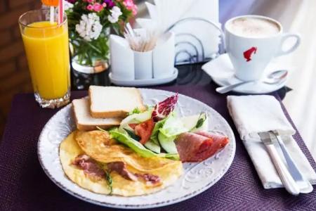 Fiesta Borispol Airport - 12