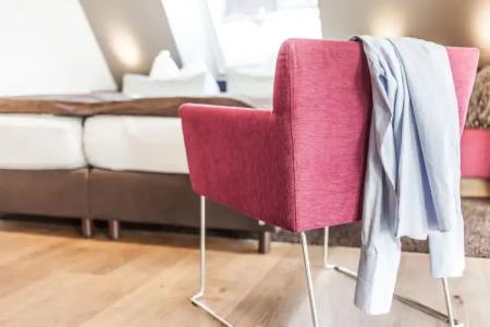 Lederer's living - 60