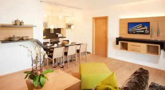 Lederer's living - 111