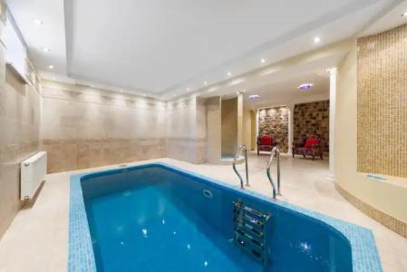 Коттедж с бассейном Huse - 13