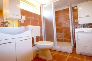 Three-Bedroom in, Малинска