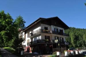 Hotel El Paso, Фаи-делла-Паганелла