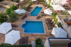 Апартаменты «- Villa Salena with two pools», Трогир