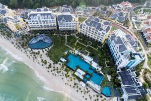 JW Marriott Phu Quoc Emerald Bay Resort & Spa, Остров Фукуок