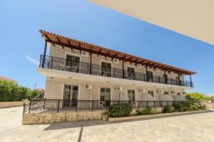 Апартаменты «Karras Livin», Лаганас