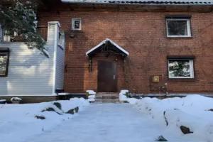 Домик между обрывом и маяком, Лебяжье