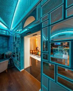 Aria Budapest by Library Collection - 25