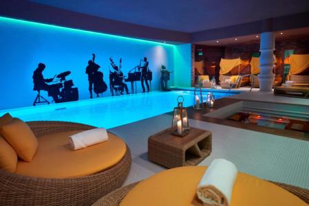 Aria Budapest by Library Collection - 23