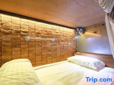 Oyo 704 Siam Plug In Hostel - 101