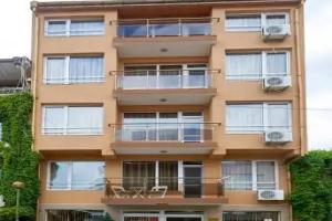 Guest House Oasis, Поморие