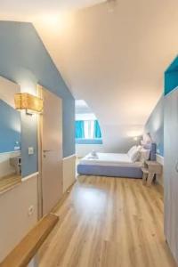 Boulevard Boutique - 15