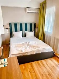 Boulevard Boutique - 20