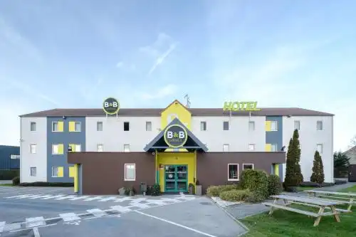 B&B Hôtel Calais Centre St Pierre - 0