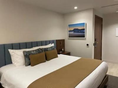 The Duke Boutique - 105