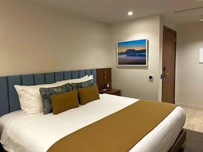 The Duke Boutique - 100