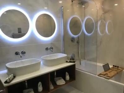 The Duke Boutique - 171