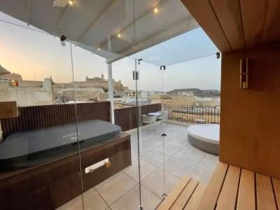 The Duke Boutique - 151