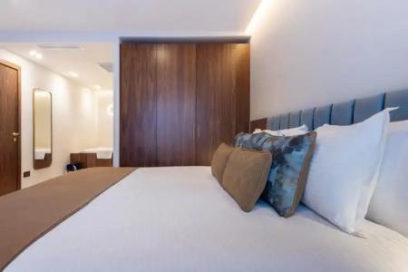 The Duke Boutique - 131