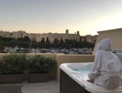 The Duke Boutique - 170