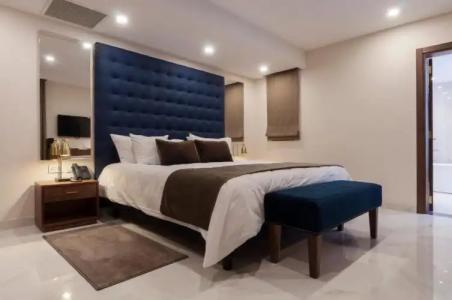 The Duke Boutique - 165