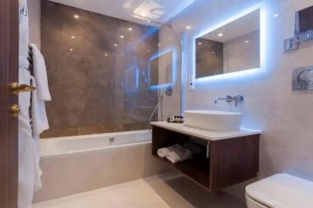 The Duke Boutique - 85