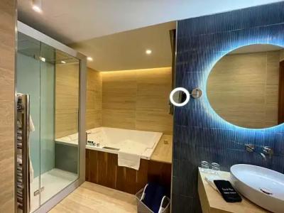 The Duke Boutique - 101