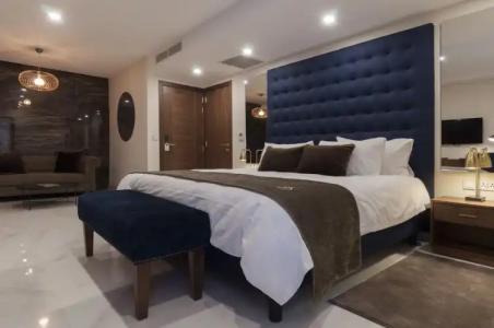 The Duke Boutique - 175