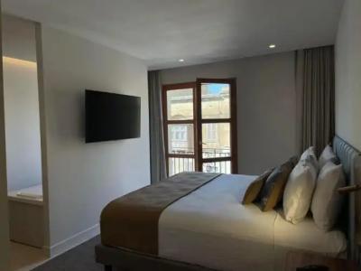 The Duke Boutique - 122