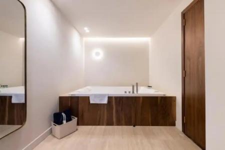 The Duke Boutique - 126