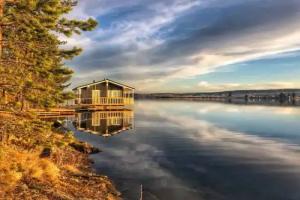 Комфортный домик на берегу