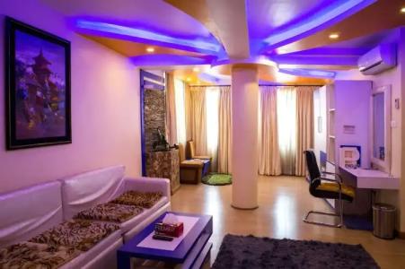 Royal Penguin Boutique & Spa - 119