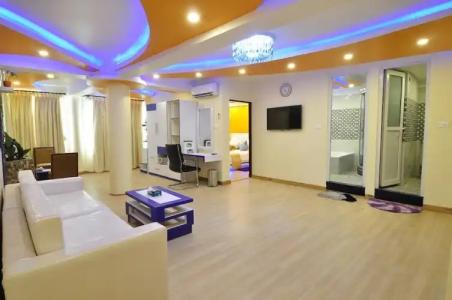 Royal Penguin Boutique & Spa - 124