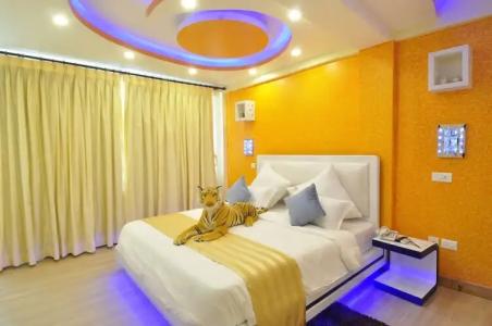 Royal Penguin Boutique & Spa - 123