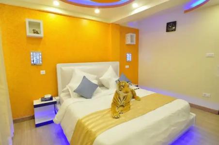 Royal Penguin Boutique & Spa - 127