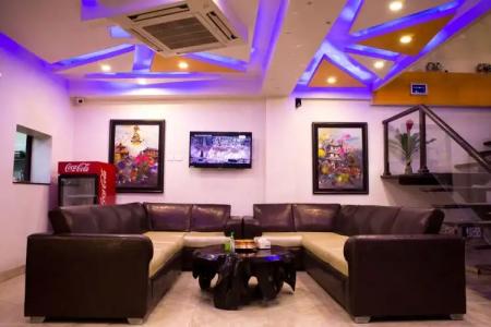 Royal Penguin Boutique & Spa - 18