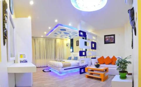 Royal Penguin Boutique & Spa - 81