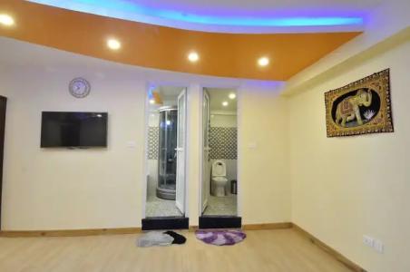 Royal Penguin Boutique & Spa - 125