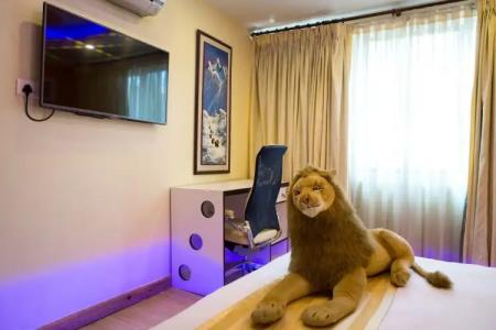 Royal Penguin Boutique & Spa - 1