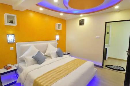 Royal Penguin Boutique & Spa - 97