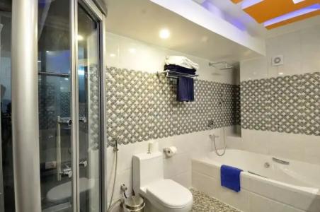 Royal Penguin Boutique & Spa - 95