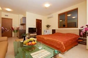 Stanny Court ApartHotel, Несебр