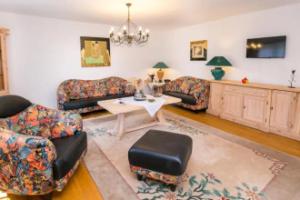 Villa Euphoria, Коинира